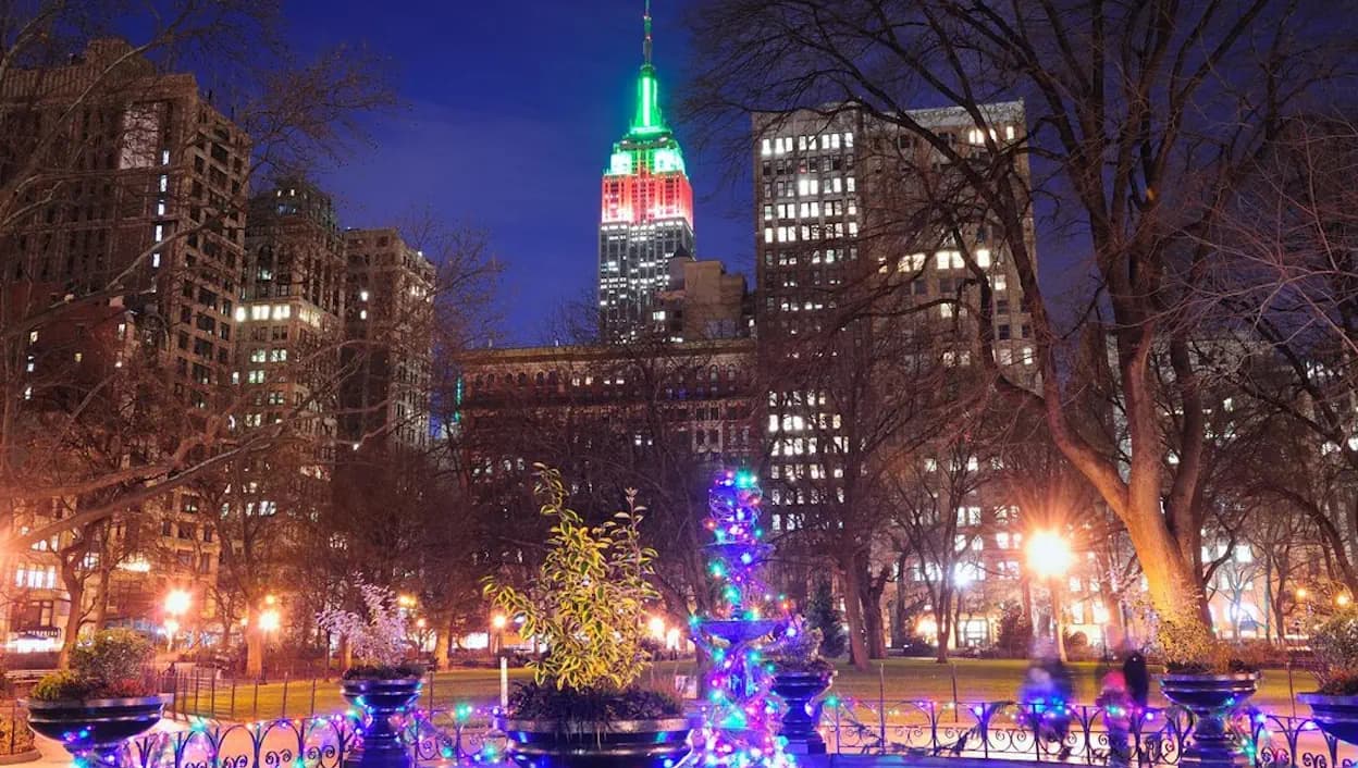 The Best Cities in the U.S. for Christmas Lights & Décor